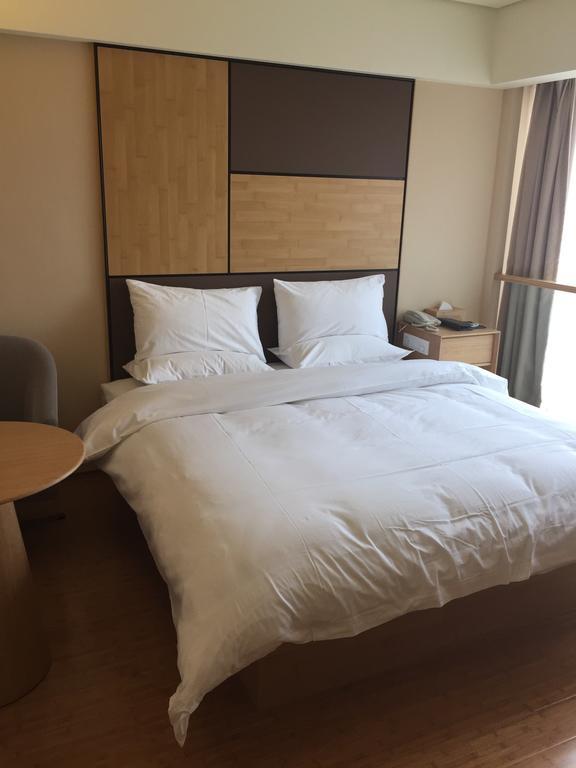 Ji Hotel Jinan Quancheng Square الغرفة الصورة